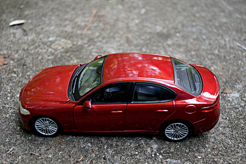 Illustration for article titled Bburago 1/24 2017 Alfa Romeo Giulia Ti